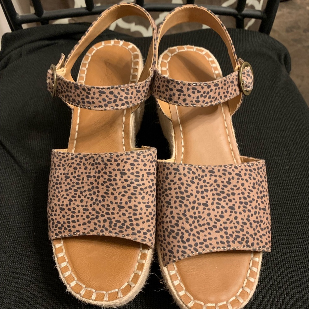 Universal Thread Espadrille Platform Wedge Sandal 9.5 Wide